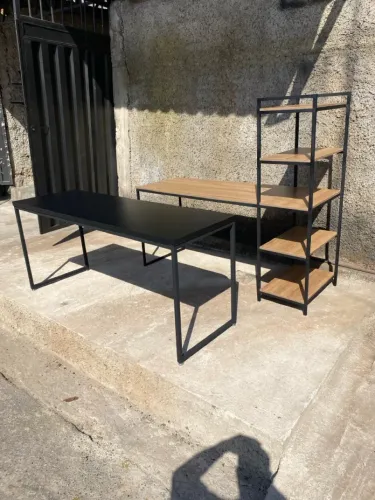 Conjunto de Mesa para Escritório com Estante