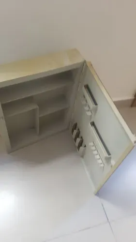 Espelho de Parede com Porta-Objetos