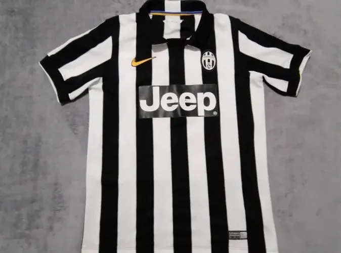 Camisa Oficial Infantil Juventus (Itália) Nike 2014 tamanho G (43x63cm), veste 10 12 anos
