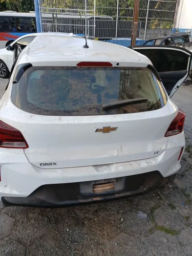 Sucata Novo Onix Hatch para retirada de peças 