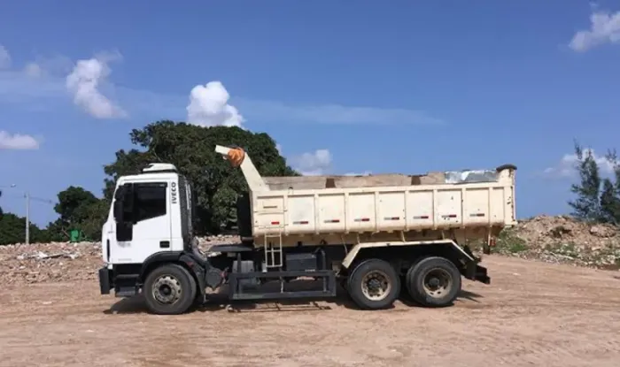 ALUGO Caminhão Basculante