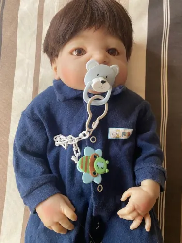 Boneco Bebê Reborn com Chupeta e Roupas