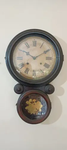 Relógio de Parede "Oito". Antiguidade de Fabricação Aproximada em 1860.