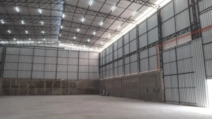 Excelente Galpão 900m² e Terreno 1.900m² c/ Doca proximo a Max Texeira