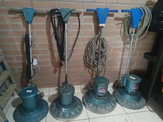 CADA UNIDADE DE ENCERADEIRA MODELO 350