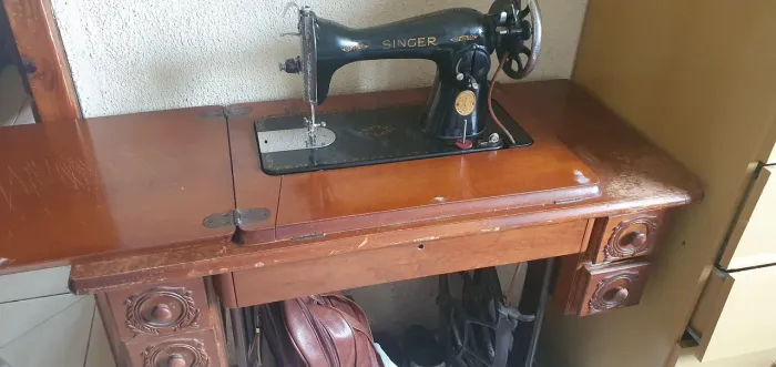 MÁQUINA DE COATURA SINGER