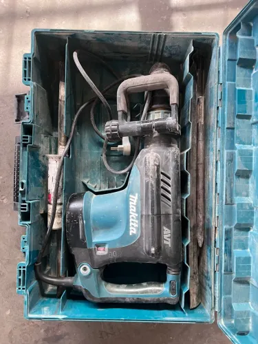 Martelo Rompedor Makita AVT HM1213C