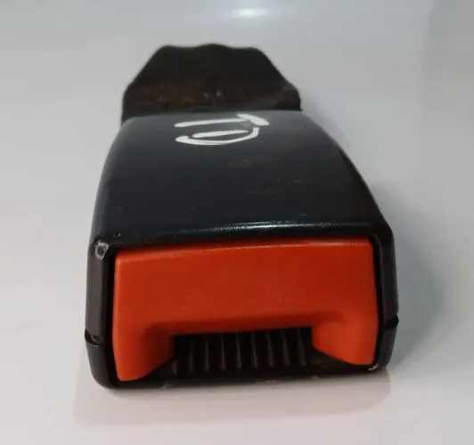 Engate do Cinto Traseiro Direito Amarok 2012 - 2016