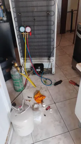 Carga de gás geladeira  e freezer 