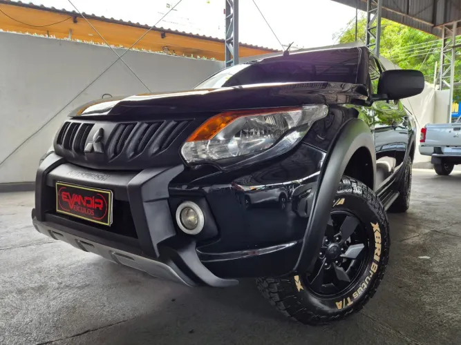 Mitsubishi L200 Tri. Outdo. GLS LIBERADA 2.4 CD 4X4 Dies. AUT 2022 