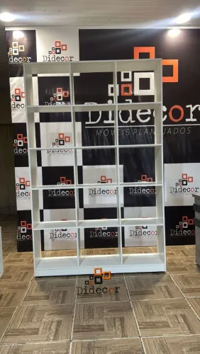 Comeia sem fundo para vitrine 