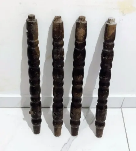 Lote H - 4 Peças de madeira antiga torneadas 48cmx4cm