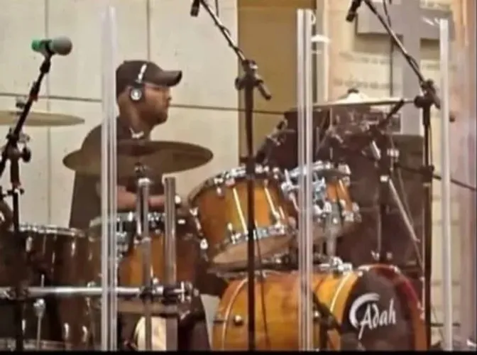 Baterista trabalhos com cantores e grupos de louvores etc... 