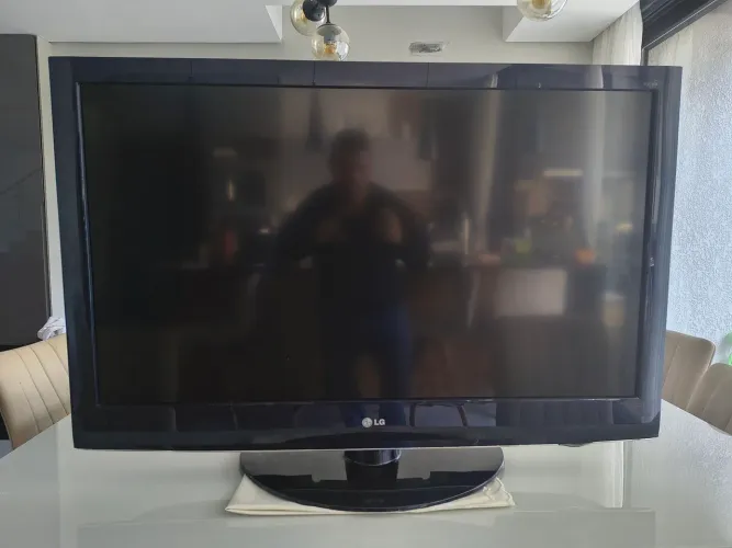 Televisor LG 42", não smart. Excelente estado.