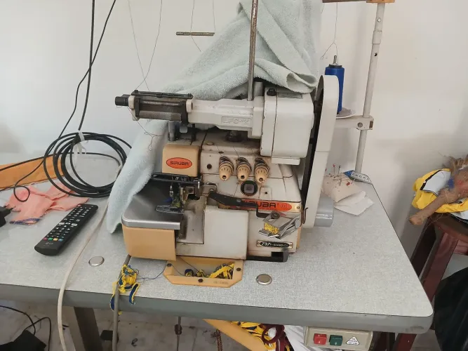 Máquina overlok industrial