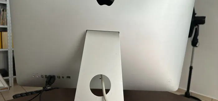 iMac 21,5 mid 2011 SEM SISTEMA somente o computador