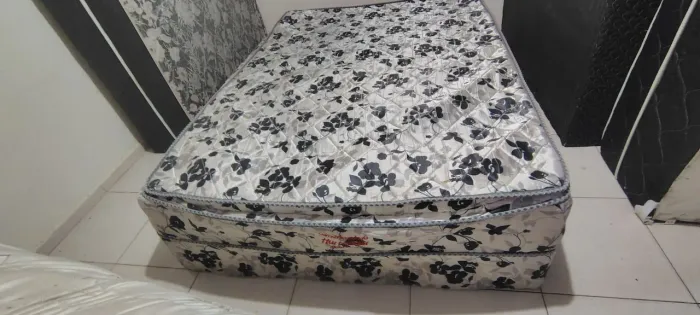 Cama casal de mola usada por 350 reais