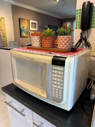 Microondas Electrolux 31 litros branco