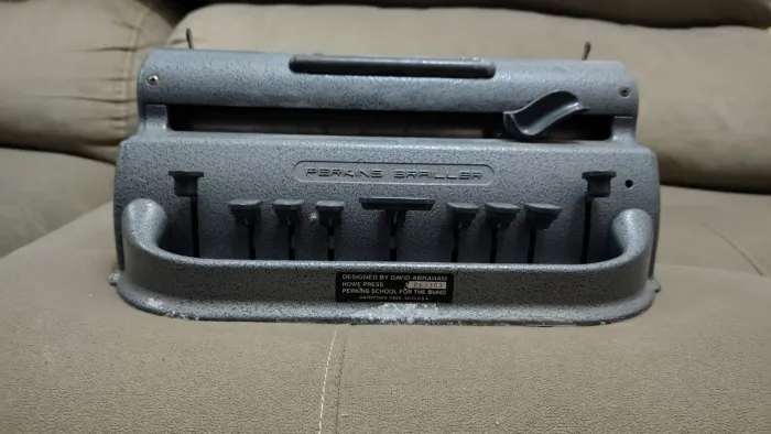 Máquina de escrever a braille Perkins