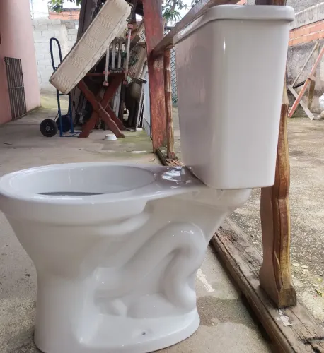 Estou vendendo um vaso sanitário com caixa acoplada
