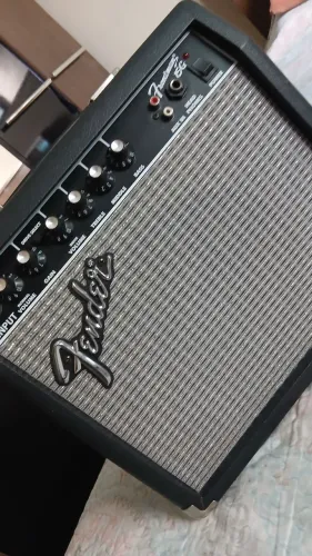 Amplificador Fender Frontman 15G