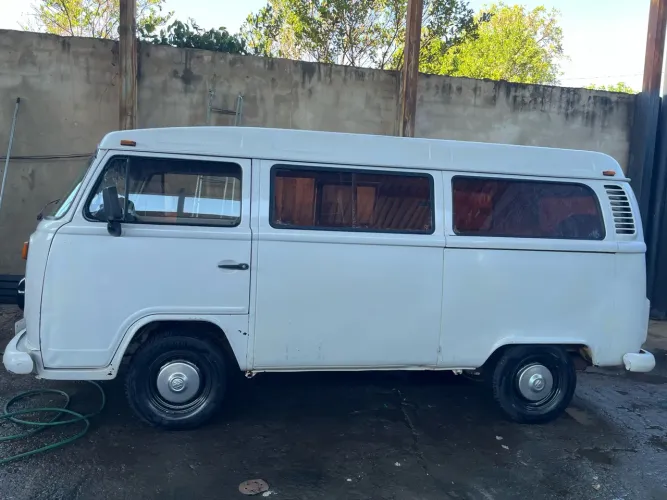 Volkswagen Kombi Lotação 1.6 MPI 2002