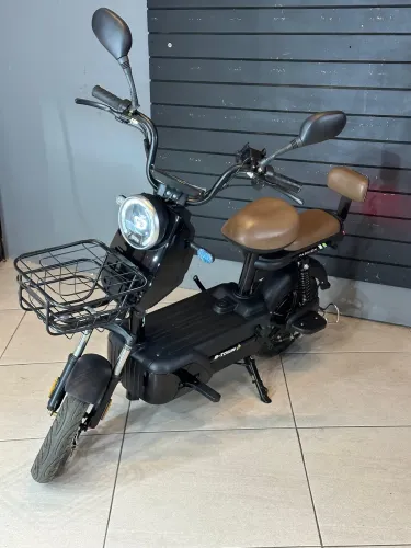 Scooter Elétrica T8 preta 500w