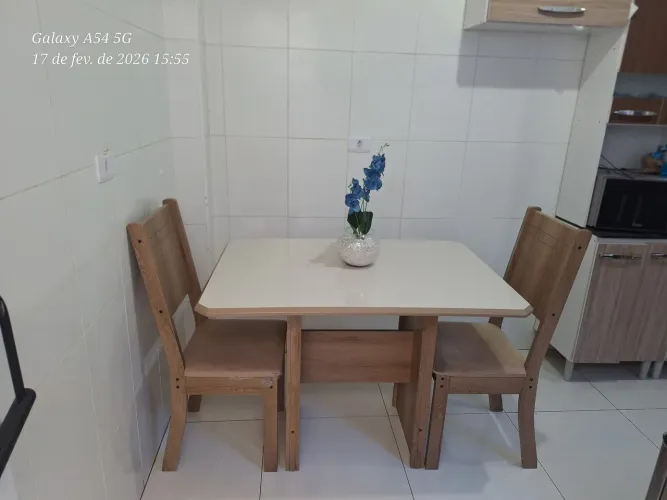 Vendo mesa usada com 2 cadeiras