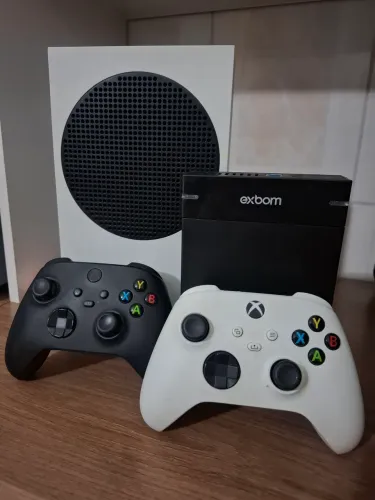 XBOX SERIES S 512GB + HD 2TB + 2 CONTROLES - COMBO COMPLETO