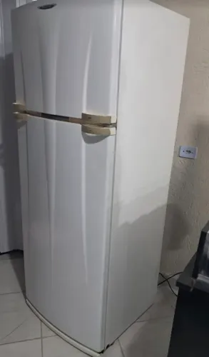 Vende se geladeira grande