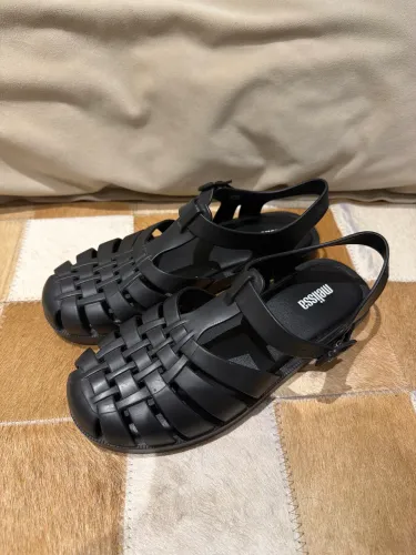 Melissa possession original preta 33/34