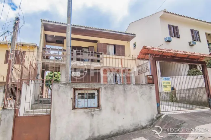 Casa à venda Rua Santiago Dantas, Glória - Porto Alegre