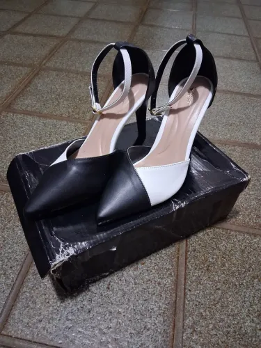 Mozione salto alto preto com branco 