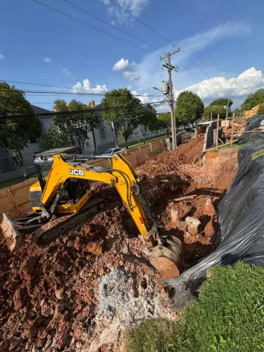 Mini escavadeira disponível pra locação