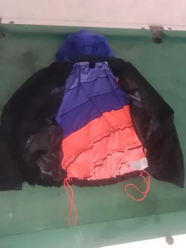 Jaqueta corta vento de nilon,ideal para quem pedala ou tem moto,forro duplo impermeável