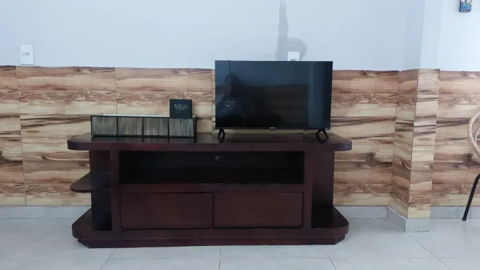 Rack de madeira maciça