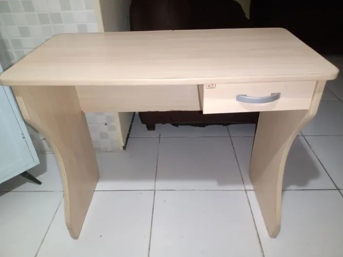 Mesa p escritório, quarto ou negócio 