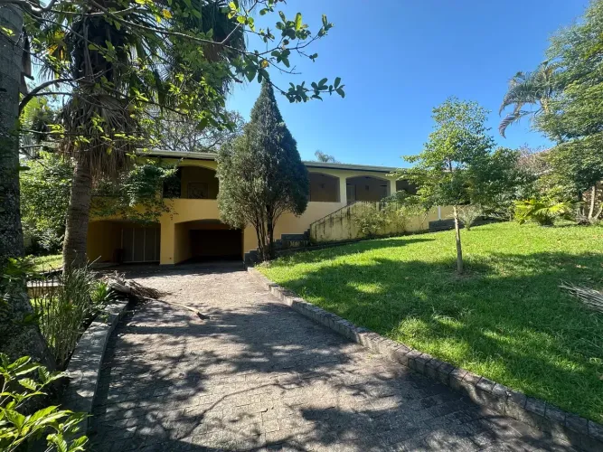 Imóvel para aluguel possui 150 metros quadrados com 4 quartos