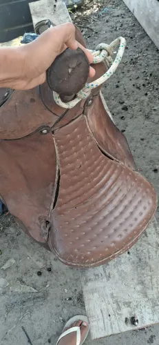 Vende-se sela de cavalo 150 reais: sela boa aceito oferta