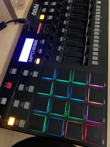 Controlador MIDI - MPD232 - Akai - MPC