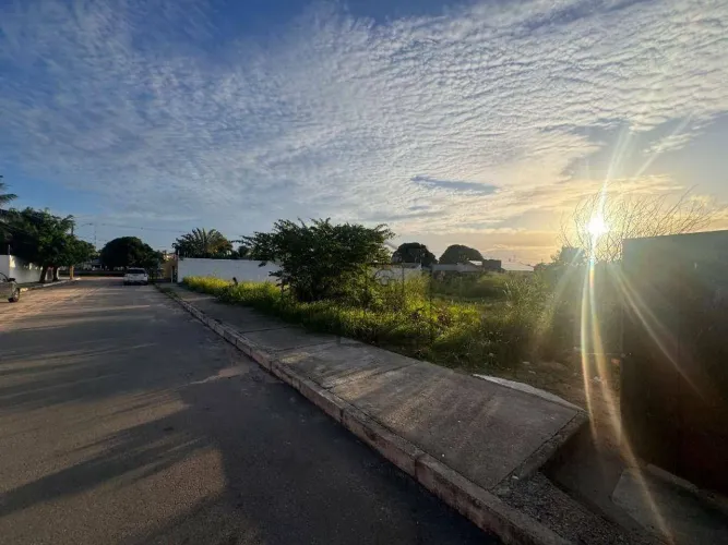 Terreno à venda no Parque das Colinas com 800 m², escriturado e lado sombra - Natal/RN - T