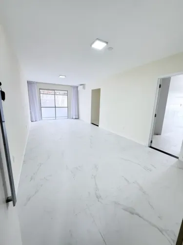 Aluguel anual: 03 dorm. // sacada // garagem priv. // reformado