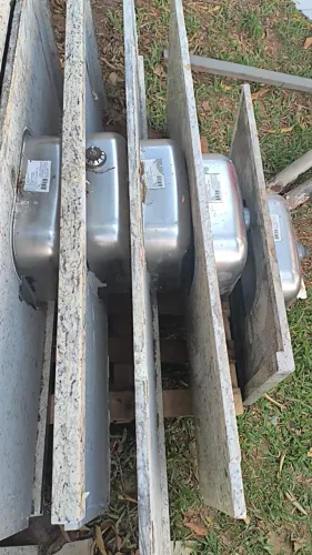 Pias em mármore com cuba