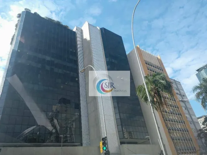 Conjunto comercial de 226,00m² com 3 vagas de garagem