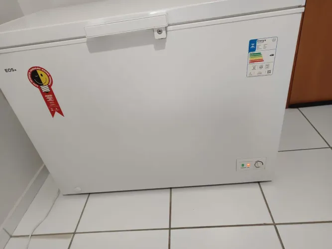 Vende-se freezer muito conservado,sem marca de uso com nota fiscal