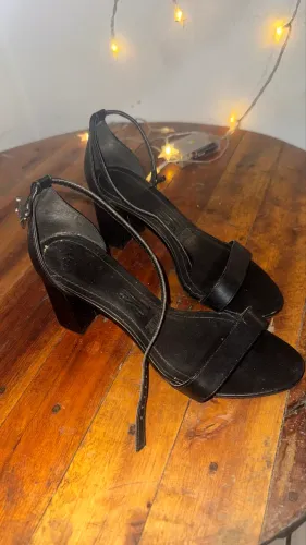 Sandália Santa Lolla Couro