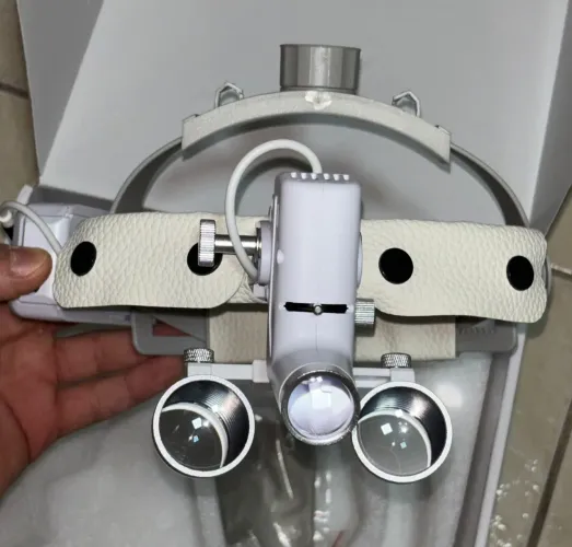Lupa de cabeça aumento 3.5x e led foco 5w - odontologia ou tecnologia
