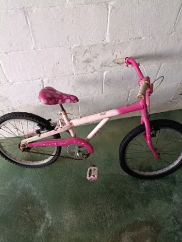 Vende bicicleta infantil Rosa ?