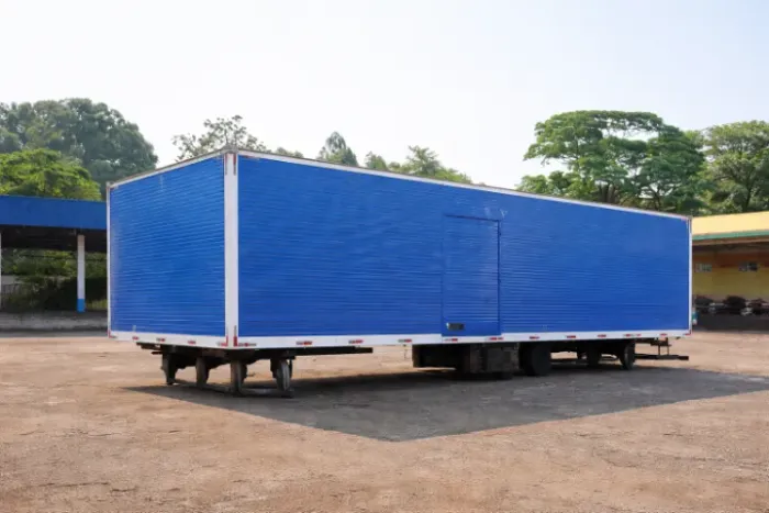 Baú 10,5m 80m³ Assoalho Ômega Caminhão 