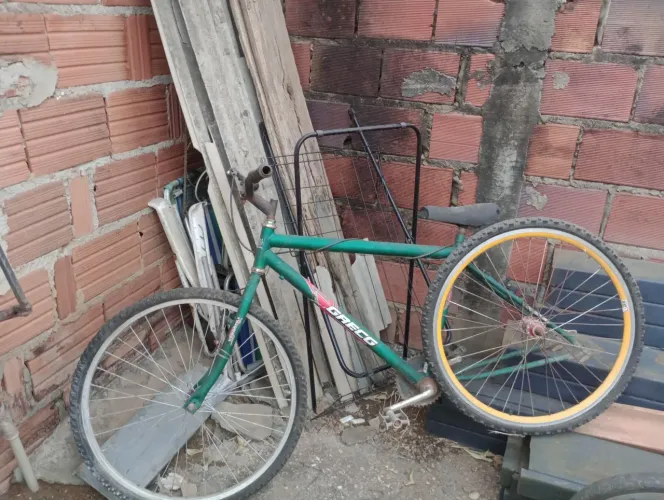 Vendo essa bicicleta. 200 reais 